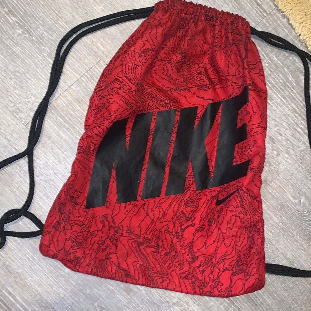 New Nike Drawstring Lightweight Backpack. Unisex - image 1
